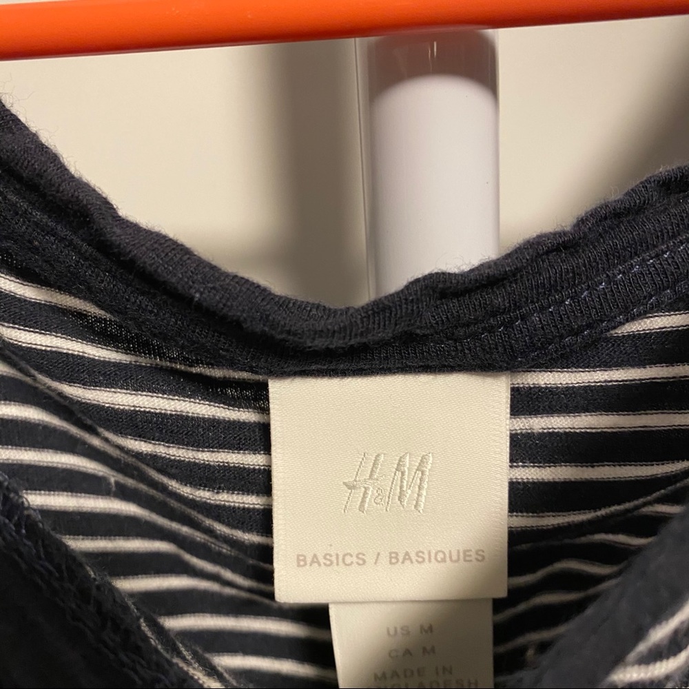 H&M Tee M - Picture 3 of 3